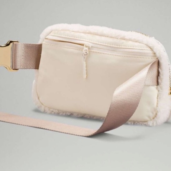 Lululemon belt bag. New - Picture 2 of 4